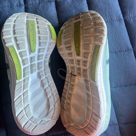 New Balance Light Blue/Turquoise 890 V7 Lightweight Running Sneakers - Size 8 - Picture 3 of 4